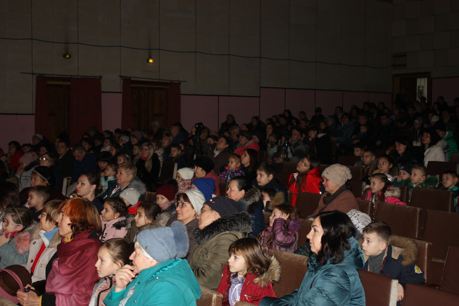 открытие елки, приключения в королевстве эренделл и царевна несмеяна: новогодние праздники в покрове (фото, видео) - изображение 9