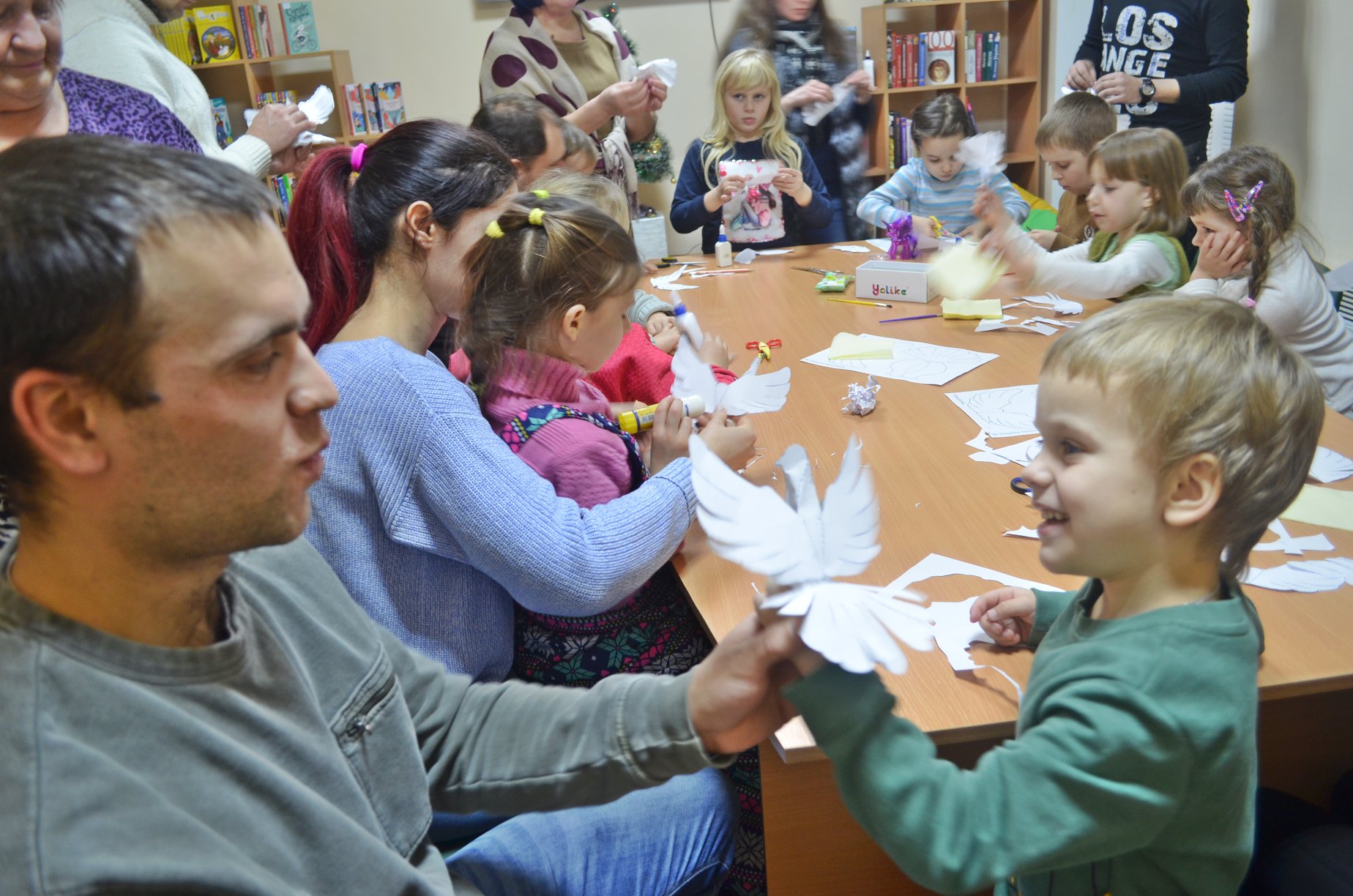 посиденьки на водохреща: в “мама клубі» створювали святкових голубів та роздавали смаколики - изображение 1 посиденьки на водохреща: в “мама клубі» створювали святкових голубів та роздавали смаколики - изображение 1