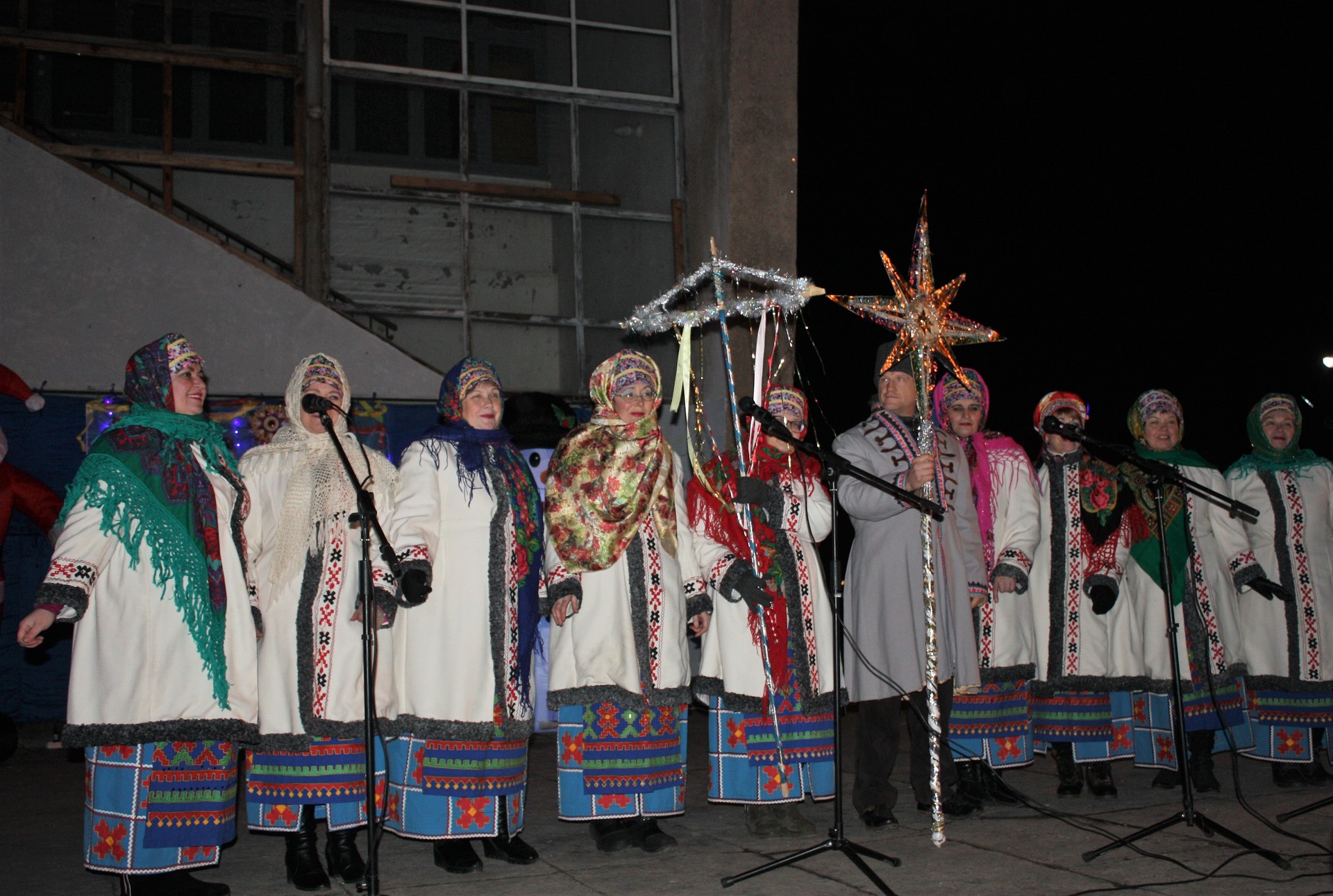 водили «козу», пели и танцевали: покров отметил старый новый год (фото, видео) - изображение 1