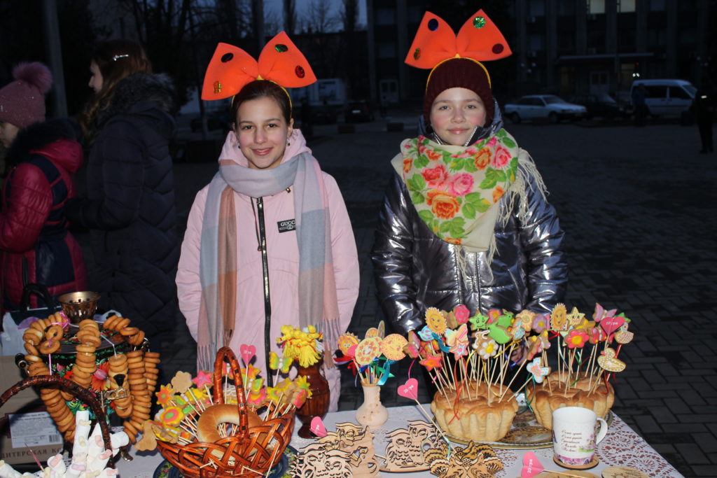 в покрове провожали зиму и отмечали масленицу (фото, видео) - изображение 1 в покрове провожали зиму и отмечали масленицу (фото, видео) - изображение 1
