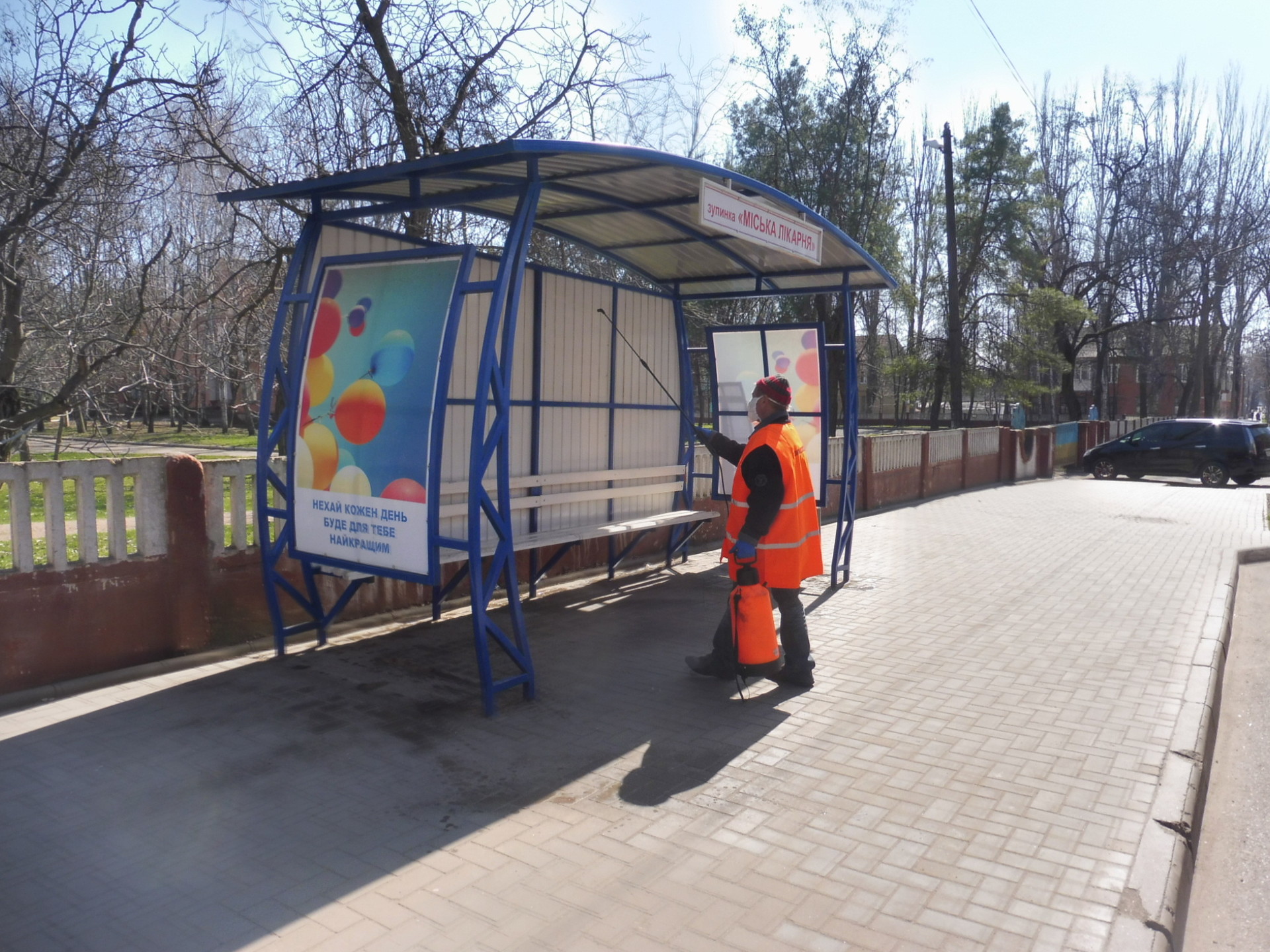 у покрові проводять санітарну обробку автобусних зупинок - изображение 1 у покрові проводять санітарну обробку автобусних зупинок - изображение 1