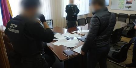 на дніпропетровщині учасники злочинної групи, до складу якої входили голова та посадовці однієї з міських рад, підозрюються у привласненні бюджетних коштів - изображение 1