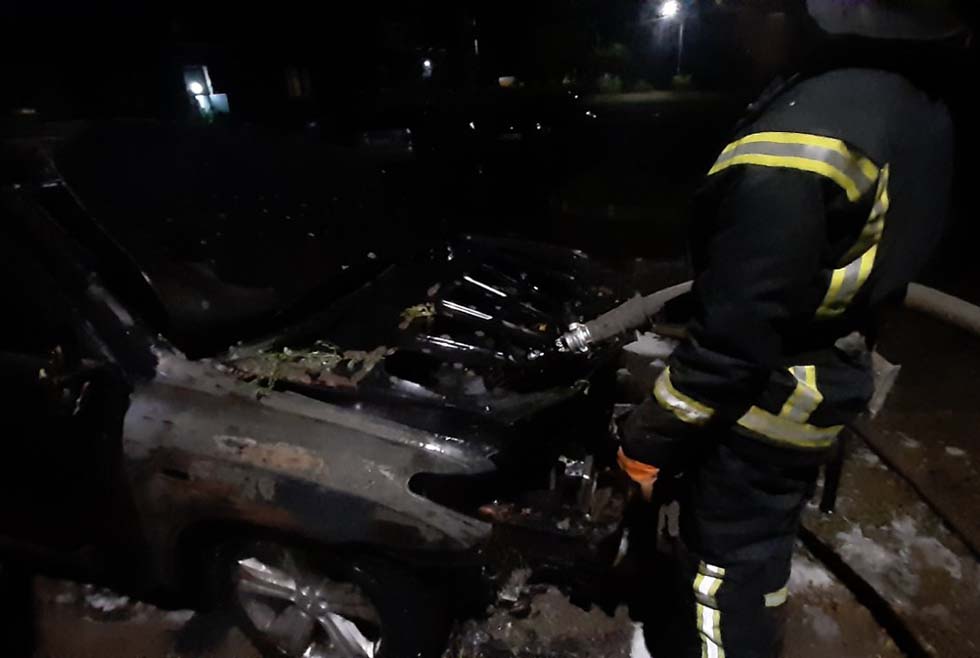 в покрові вночі горів позашляховик - зображення 1 в покрові вночі горів позашляховик - зображення 1