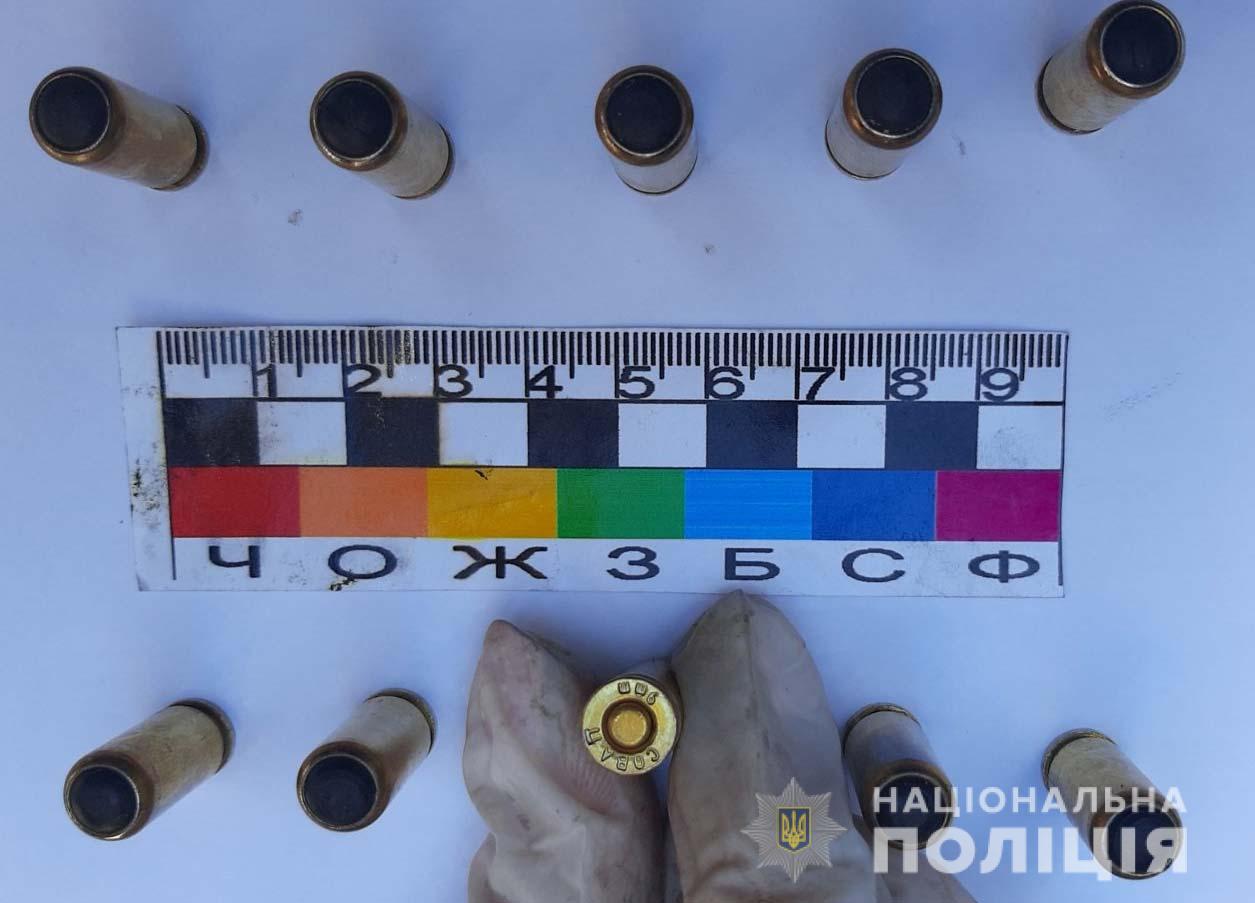 в покрові у чоловіка знайшли зброю та наркотики - зображення 2 в покрові у чоловіка знайшли зброю та наркотики - зображення 2