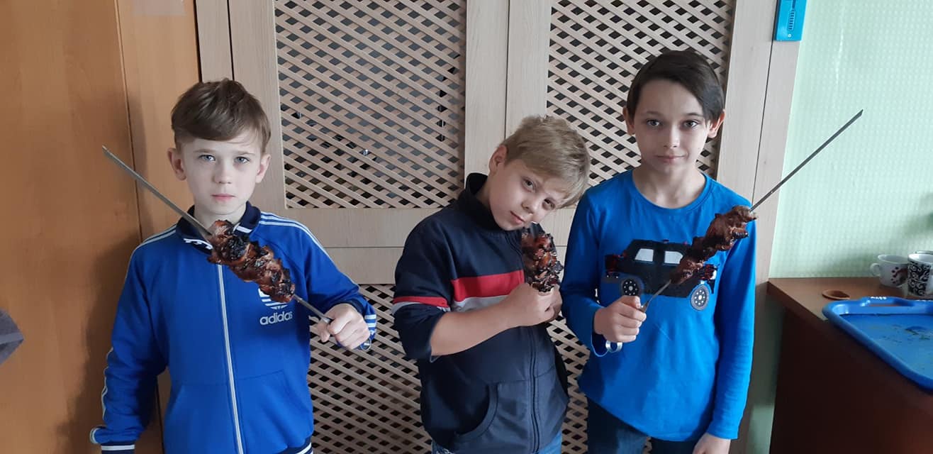 вихованців апостолівського центру соціально-психологічної реабілітації привітали з днем захисту дітей - изображение 5 вихованців апостолівського центру соціально-психологічної реабілітації привітали з днем захисту дітей - изображение 5