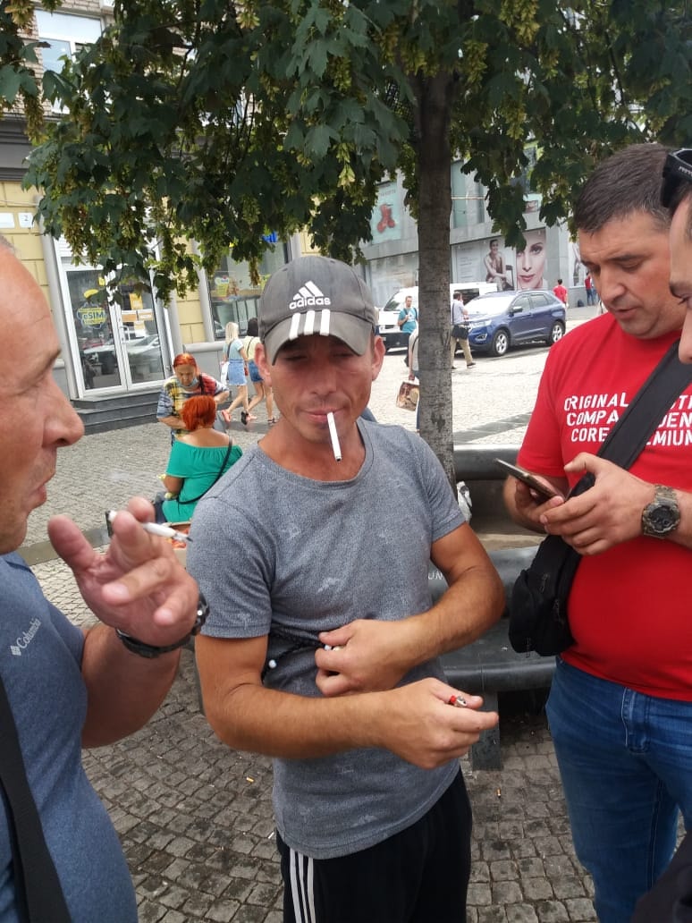 в днепре задержали жителя покрова, избившего женщину прямо в центре города (видео) - изображение 4 в днепре задержали жителя покрова, избившего женщину прямо в центре города (видео) - изображение 4