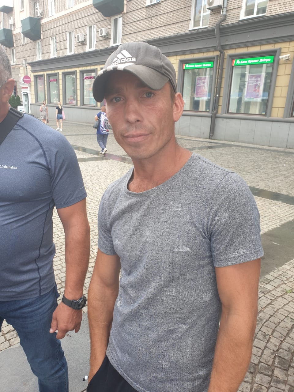 в днепре задержали жителя покрова, избившего женщину прямо в центре города (видео) - изображение 3 в днепре задержали жителя покрова, избившего женщину прямо в центре города (видео) - изображение 3