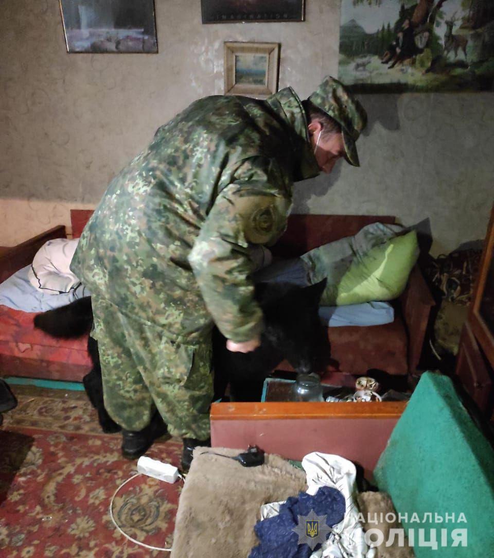 поліцейські покрову за допомогою службового собаки виявили наркотики та тротилову шашку - зображення 3 поліцейські покрову за допомогою службового собаки виявили наркотики та тротилову шашку - зображення 3