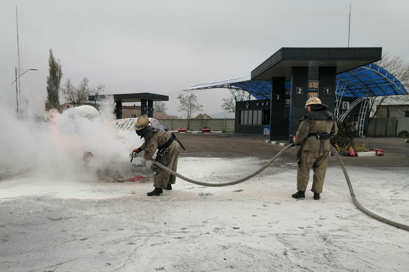 в покрове на заправке горел автомобиль (фото, видео) - изображение 1 в покрове на заправке горел автомобиль (фото, видео) - изображение 1