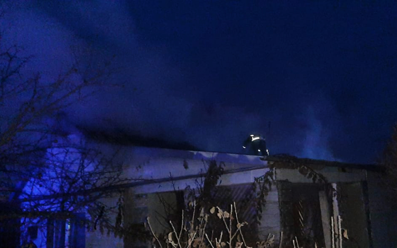 в покрове пожарные тушили жилой дом - изображение 1 в покрове пожарные тушили жилой дом - изображение 1