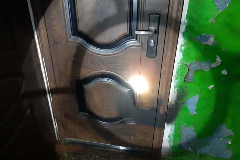 в покрове жгли шины в подъезде - изображение 1 в покрове жгли шины в подъезде - изображение 1