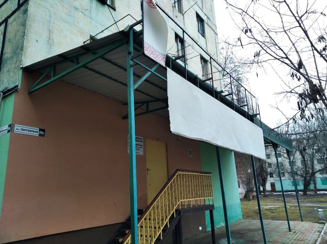 в покрові невідомі особи пошкодили офіс во «батьківщина» - зображення 1 в покрові невідомі особи пошкодили офіс во «батьківщина» - зображення 1