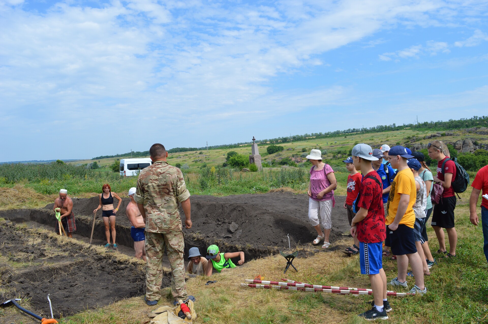 кам’яна стела доби бронзи, ліпнинний посуд та кістки тварин: що знайшли археологи в селищі токівське - зображення 7