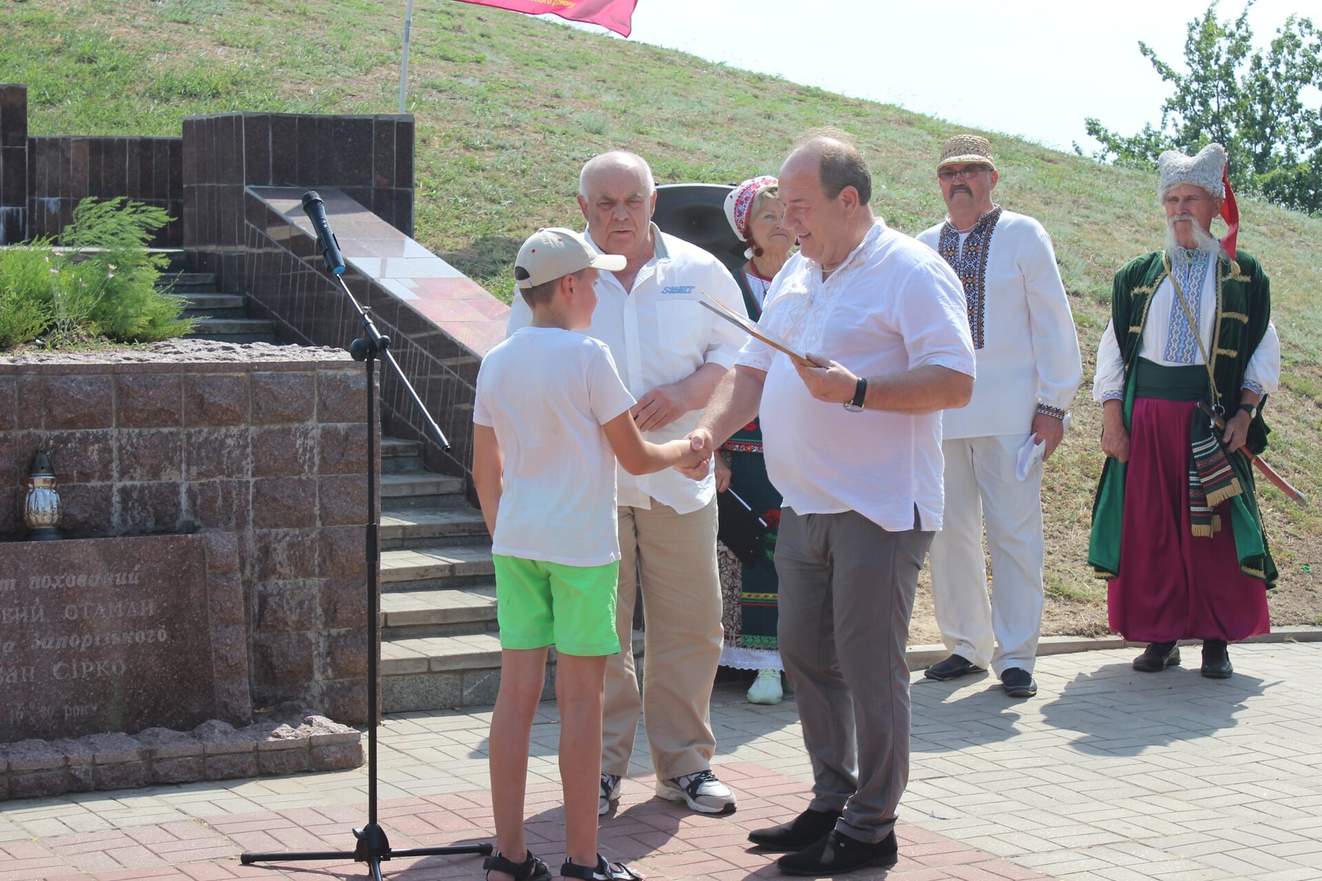 на могилі івана сірка вшанували пам’ять славетного кошового (відео) - зображення 1 на могилі івана сірка вшанували пам’ять славетного кошового (відео) - зображення 1