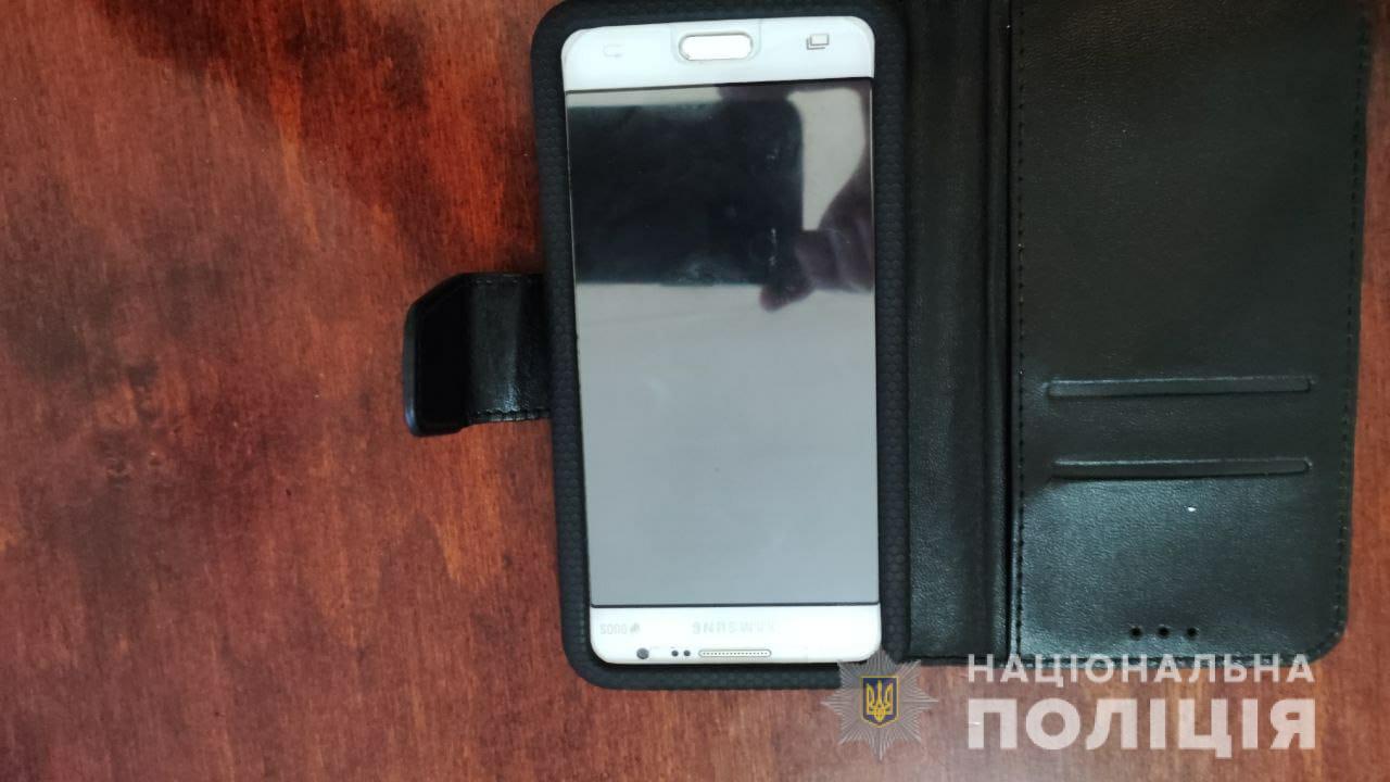 за пограбування 39-річної жінки поліцейські м. покров впродовж двох годин затримали підозрюваного - зображення 1 за пограбування 39-річної жінки поліцейські м. покров впродовж двох годин затримали підозрюваного - зображення 1