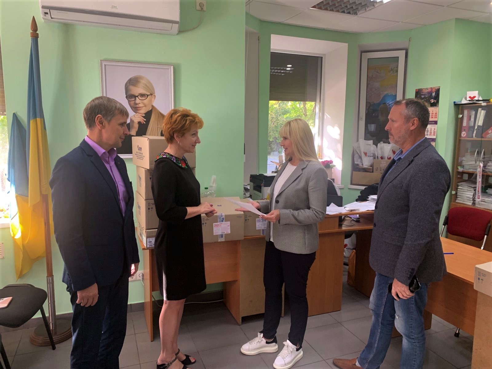 олександра сотула передала ліки для дитячої лікарні та провела робочі зустрічі у нікопольському районі - зображення 3