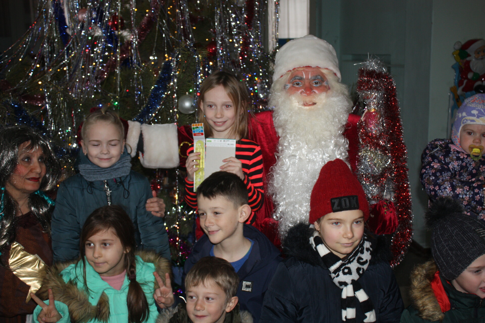 «ну вовче, постривай!» - новорічна казка від народного театру «премєра» (фото, відео) - зображення 5