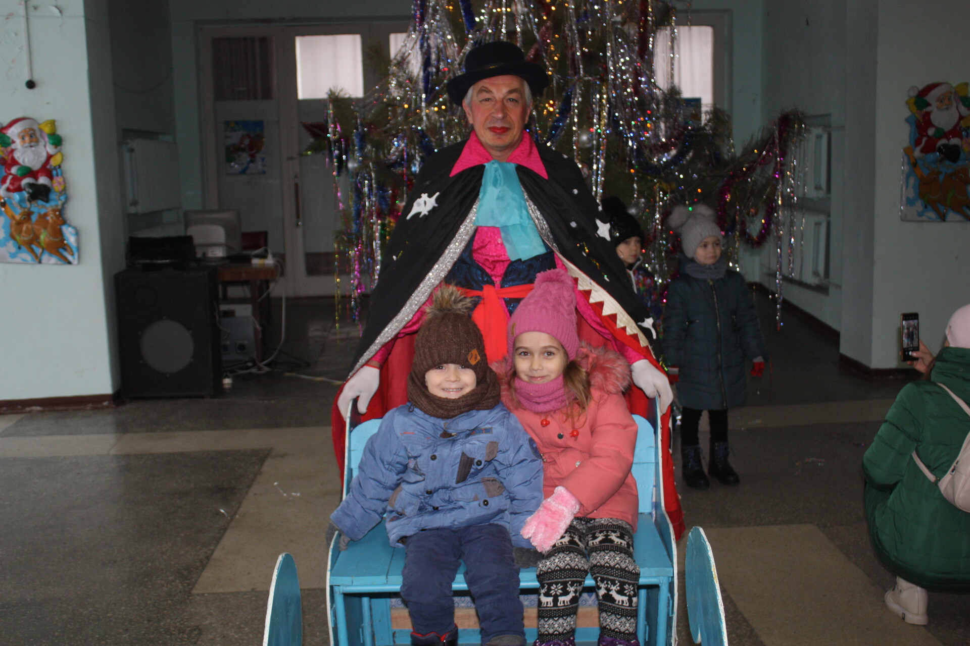 «ну вовче, постривай!» - новорічна казка від народного театру «премєра» (фото, відео) - зображення 6