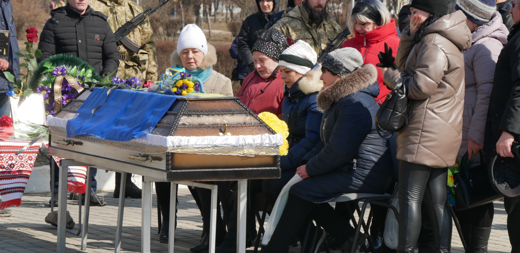 покров попрощався із захисником україни - зображення 2