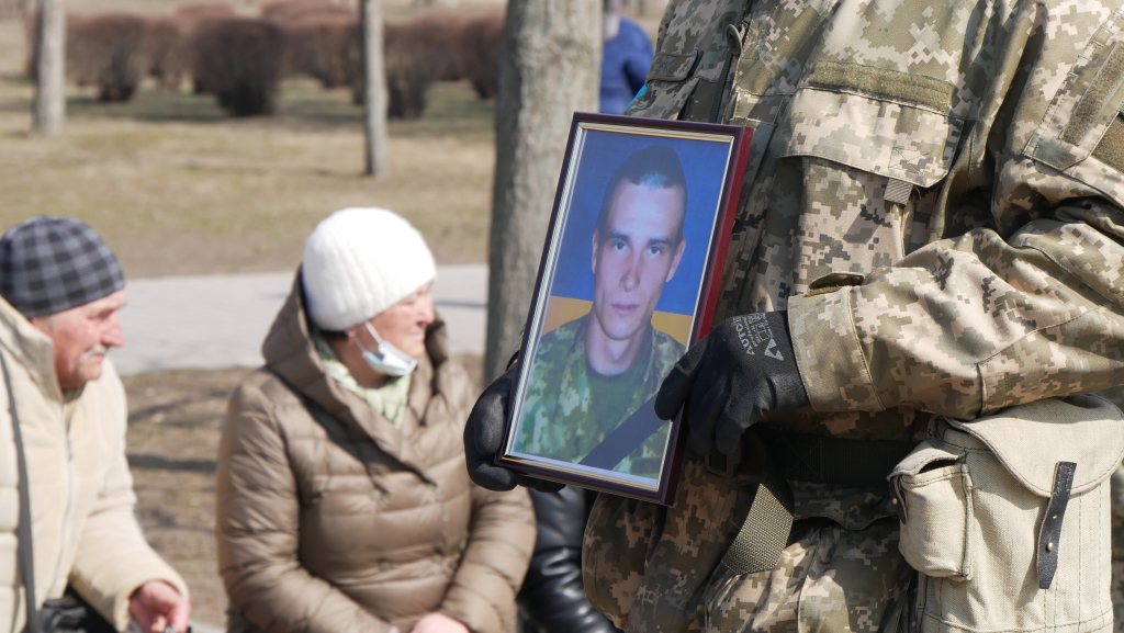 покров попрощався із захисником україни - зображення 1