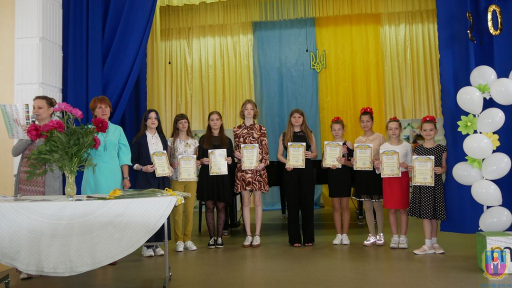 мистецькі осередки вітали випускників - зображення 2 мистецькі осередки вітали випускників - зображення 2