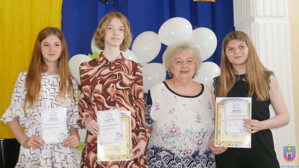 мистецькі осередки вітали випускників - зображення 4 мистецькі осередки вітали випускників - зображення 4