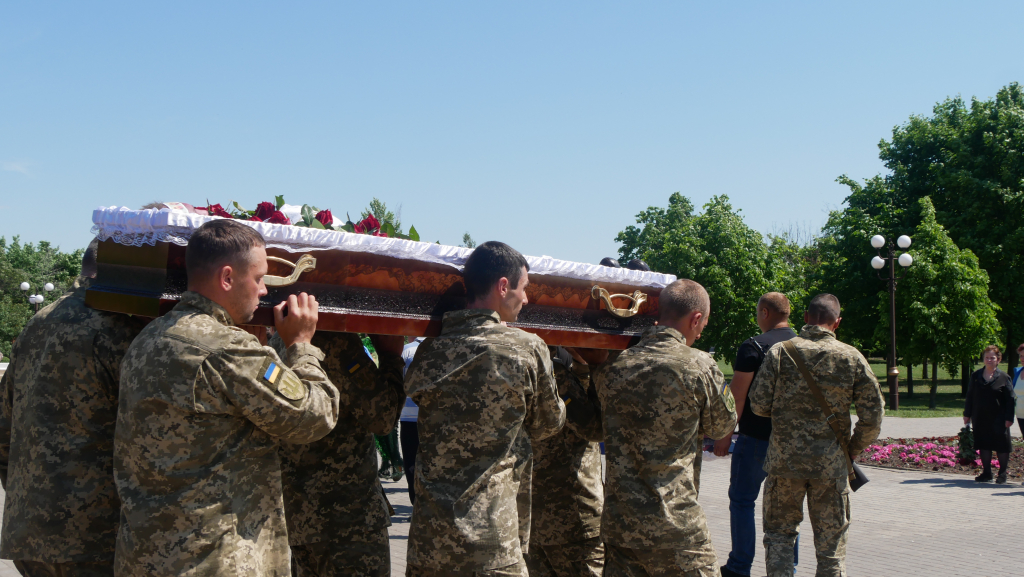 у покрові попрощалися із загиблим захисником - зображення 4