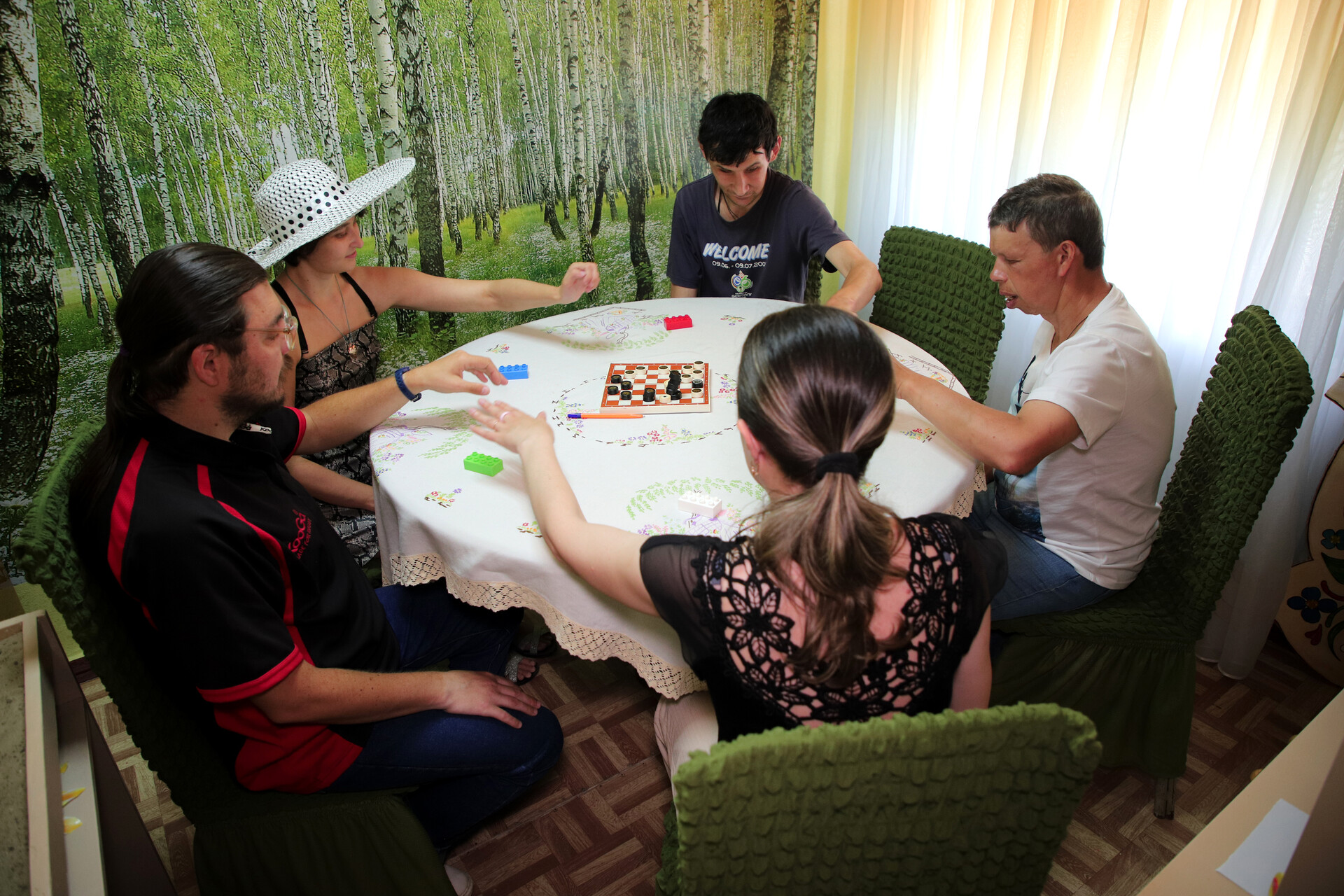 і продуктами, і співом, і добрим словом: в одному з терцентрів соціального обслуговування у покровській громаді продовжують надавати допомогу тим, хто її потребує - зображення 5