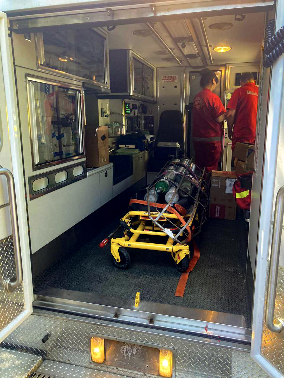 допомога зі сша для дніпропетровської «екстренки»: медики обласного центру екстреної медичної допомоги та медицини катастроф отримали сучасну автівку - изображение 2