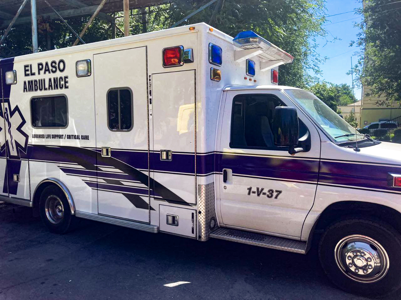 допомога зі сша для дніпропетровської «екстренки»: медики обласного центру екстреної медичної допомоги та медицини катастроф отримали сучасну автівку - изображение 1